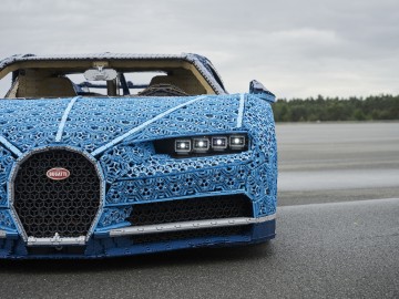 Bugatti Chiron z klock&oacute;w LEGO w skali 1:1